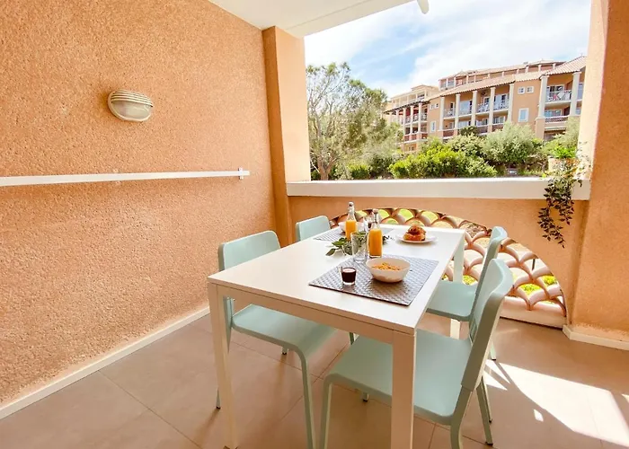 L'esquinade - J2 206 By Interhome *